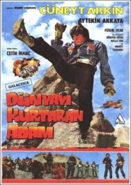 Постер к фильму Человек, который спасает мир смотреть онлайн на HD Rezka